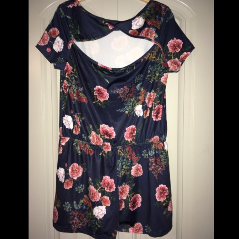 Navy Floral Romper with pockets - Picture 3 of 3
